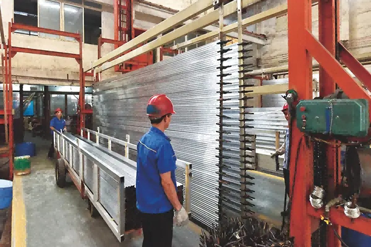 SunCity aluminum door factory1